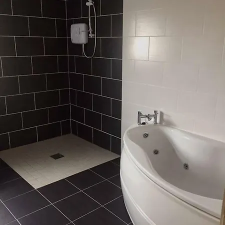 Leghowney House Semesterbostad *