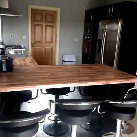 Leghowney House Semesterbostad